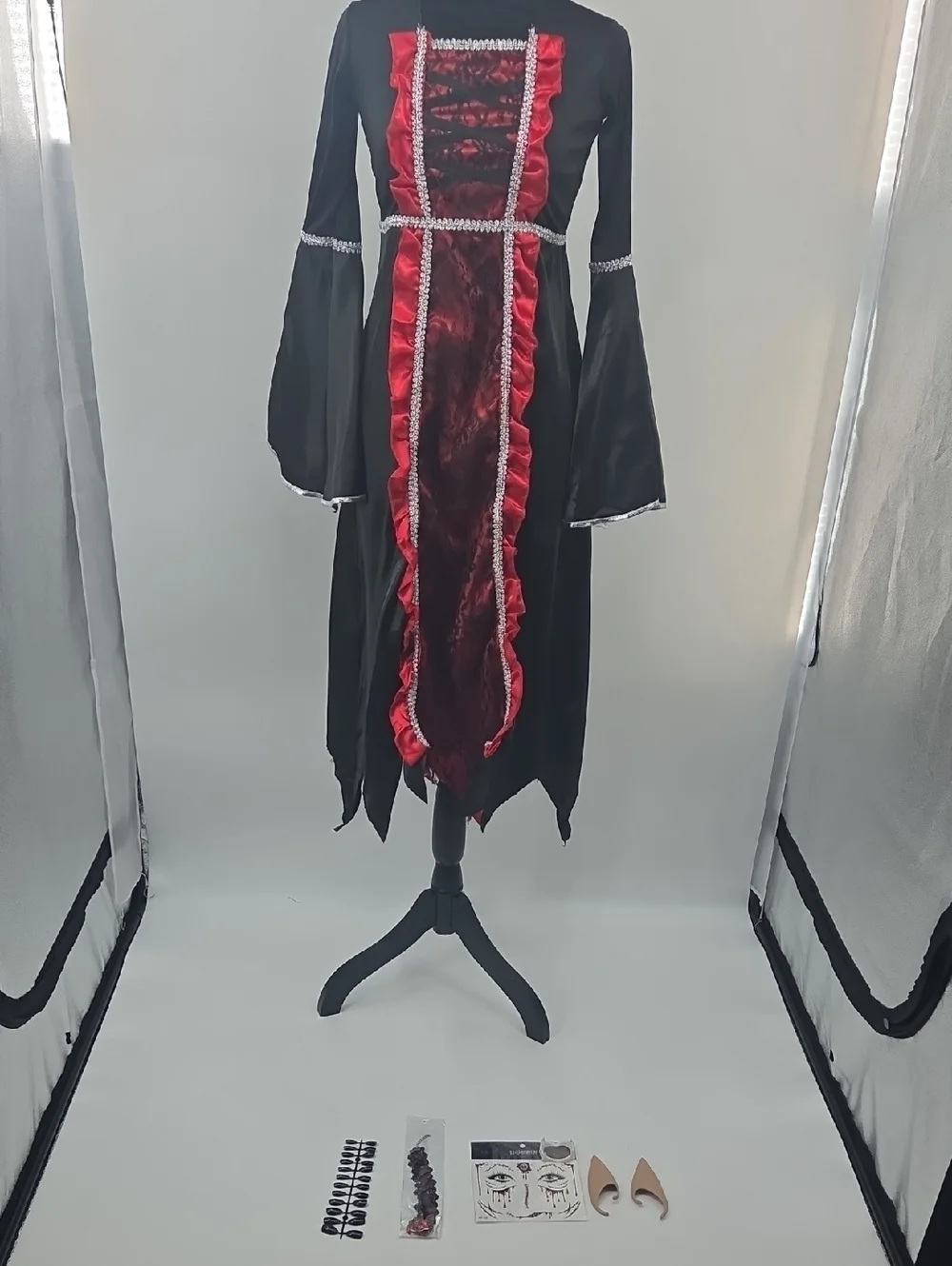 Vampire Pricess Black and Red Costume With Accessories. New In Box! Size 8/10